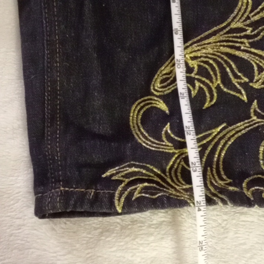 MENS DESIGNOR SHORTS SIZE SMALL!! NEW! LION BUTTONS AND GOLD EMBROIDERY. - Picture 6 of 10